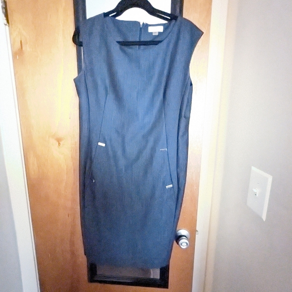 Dress - Picture 4 of 6
